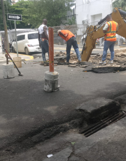Tras denuncias ciudadanas, Alcaldía de San Cristóbal interviene socavón que ponía en riesgo a conductores y peatones